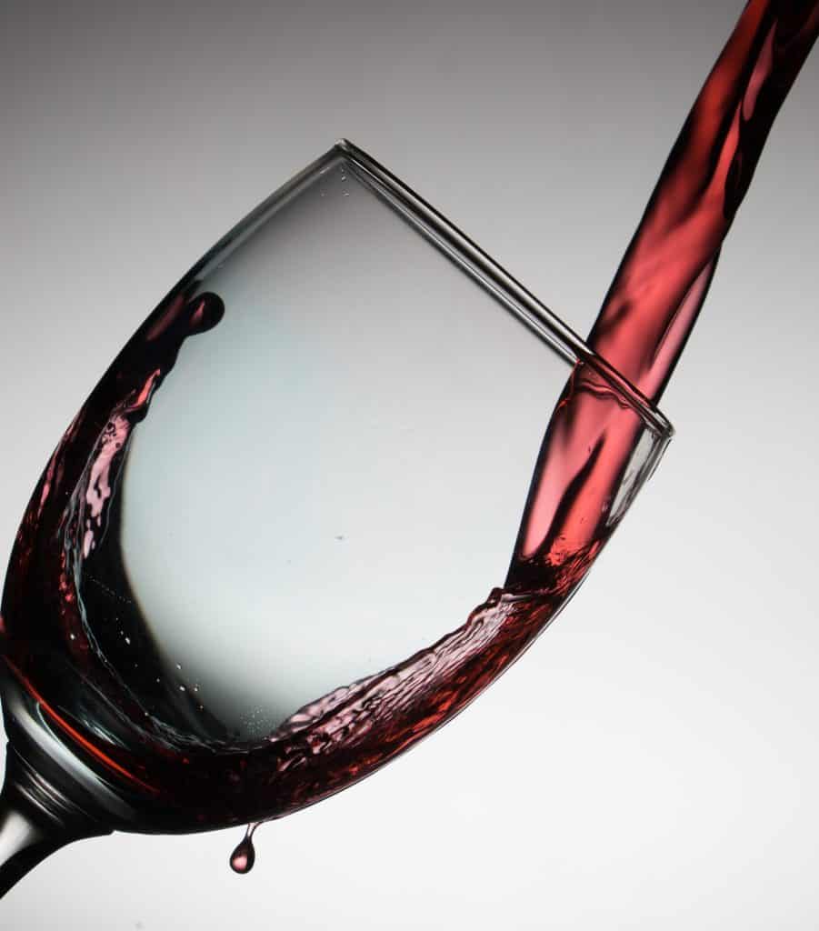 quante calorie ha un bicchiere di vino rosso